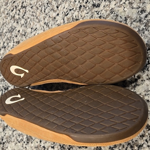 OLUKAI KIPUKA HULA MEN'S  LEATHER SLIPPER. SIZE 9 - Picture 7 of 9